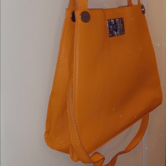 Organe shoulder bag like new, worn it once. 100% leather - Picture 3 of 7